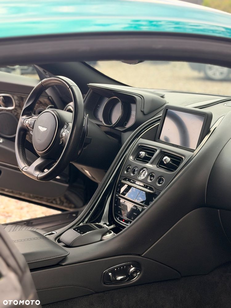 Aston Martin DB11 - 6