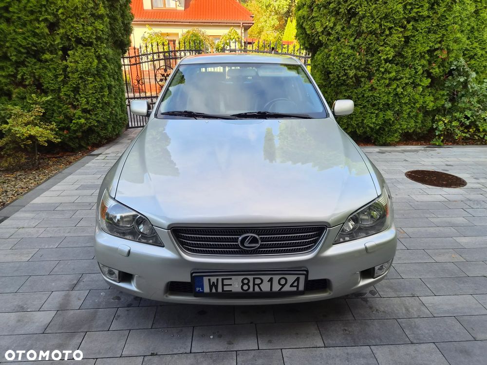 Lexus IS - 4