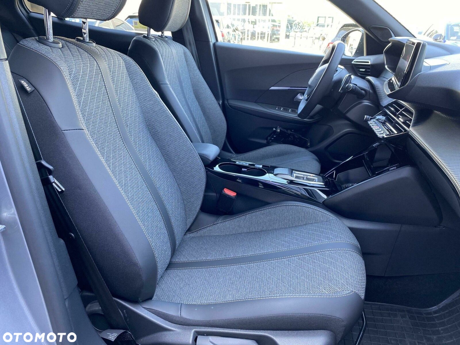 Peugeot 2008 PureTech 130 Allure S&S EAT8 - 16