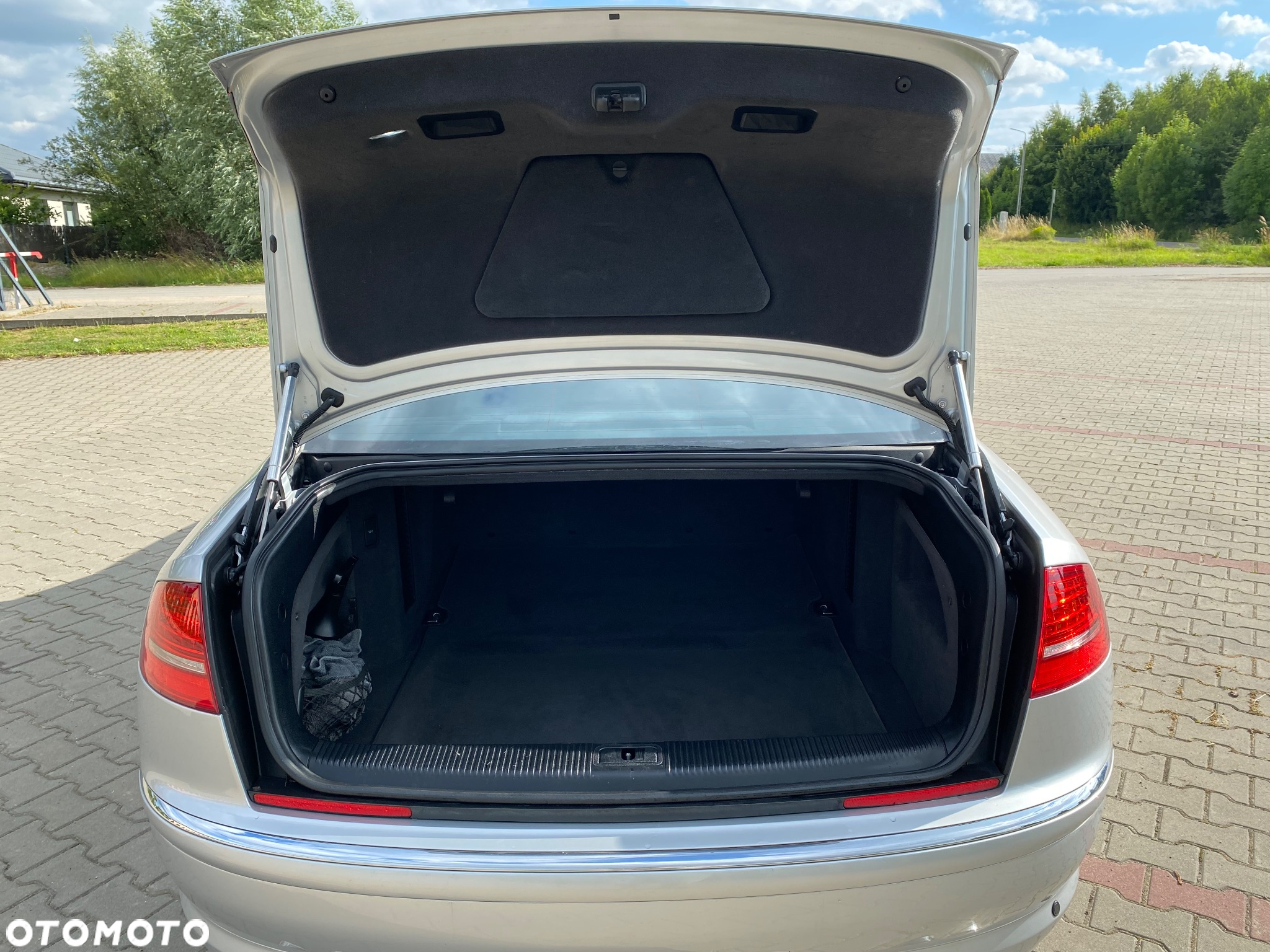 Audi A8 4.2 Quattro - 6