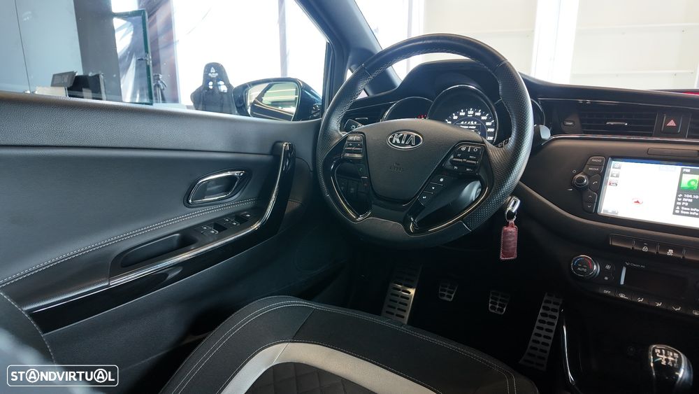 Kia Ceed 1.6 CRDi GT Line - 38