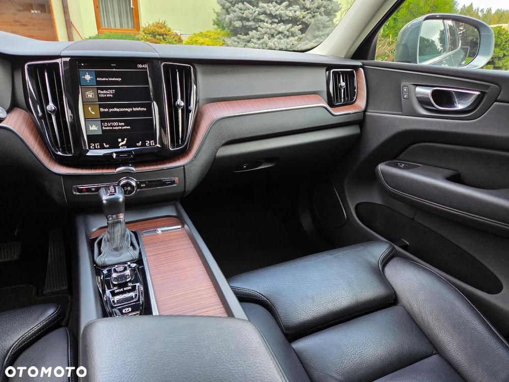 Volvo XC 60 D4 Momentum Pro - 28