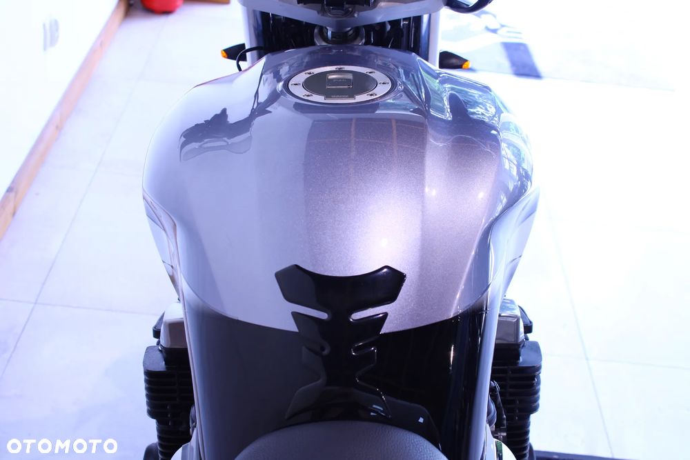 Yamaha XJR - 13