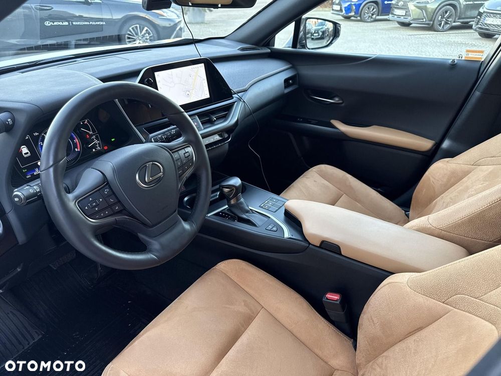 Lexus UX - 8