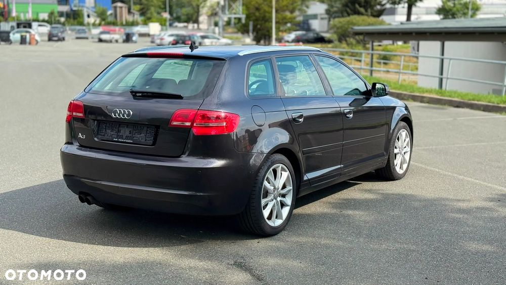 Audi A3 Sportback 2.0 TDI DPF quattro Ambiente - 2