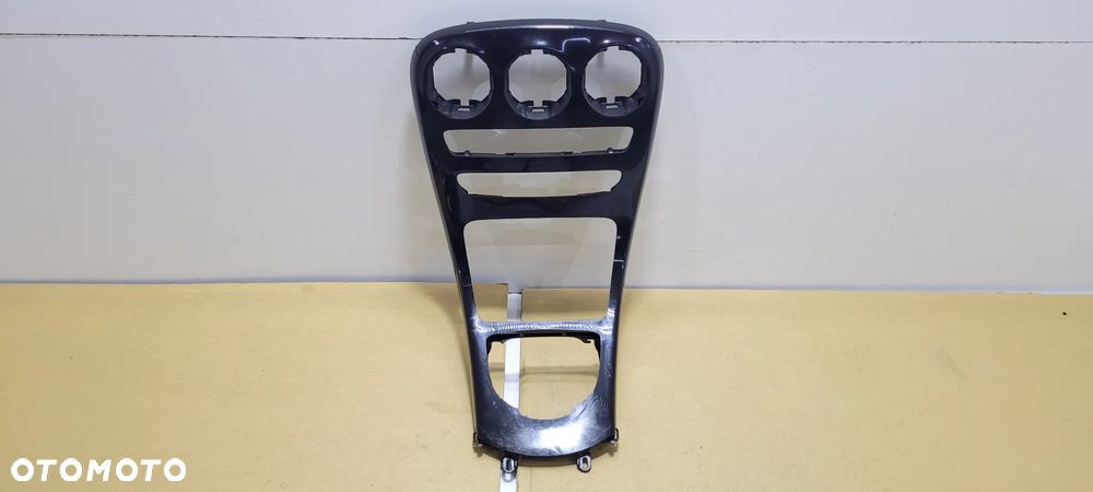 MERCEDES W205 DEKOR KONSOLA PANEL LED SRODKOWY CZARNY - 1