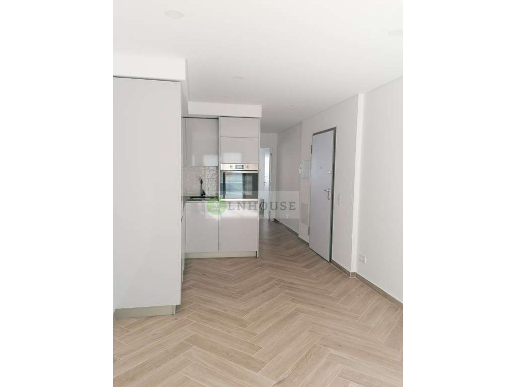 Apartamento de tipologia T1 novo a 250 m da praia de Monte Gordo. - Grande imagem: 5/23