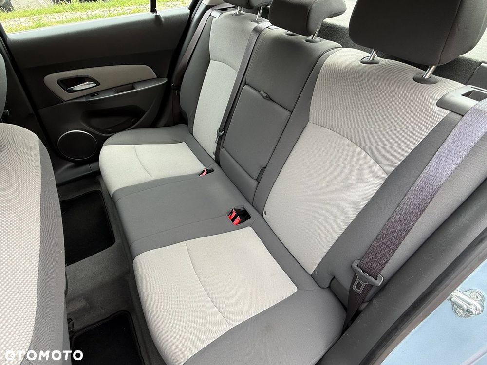 Chevrolet Cruze - 14