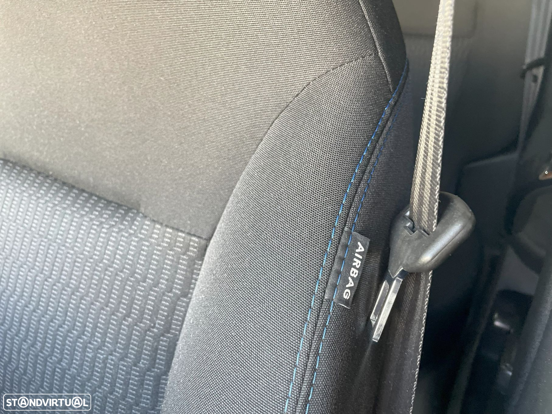 Peugeot 208 1.5 BlueHDi Signature - 29