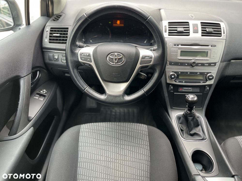Toyota Avensis 1.6 Comfort - 19