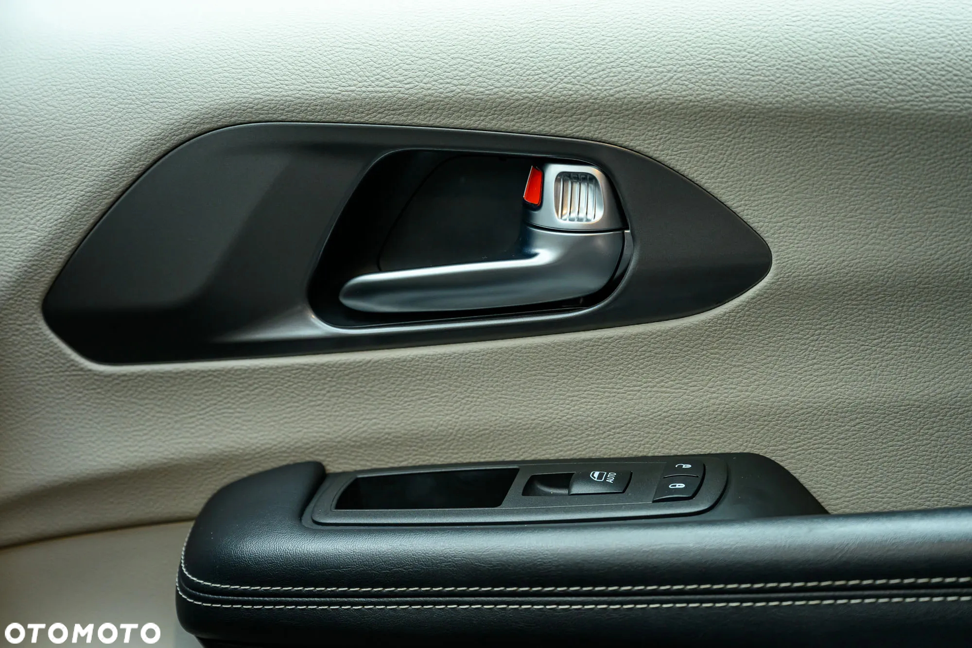Chrysler Pacifica - 30