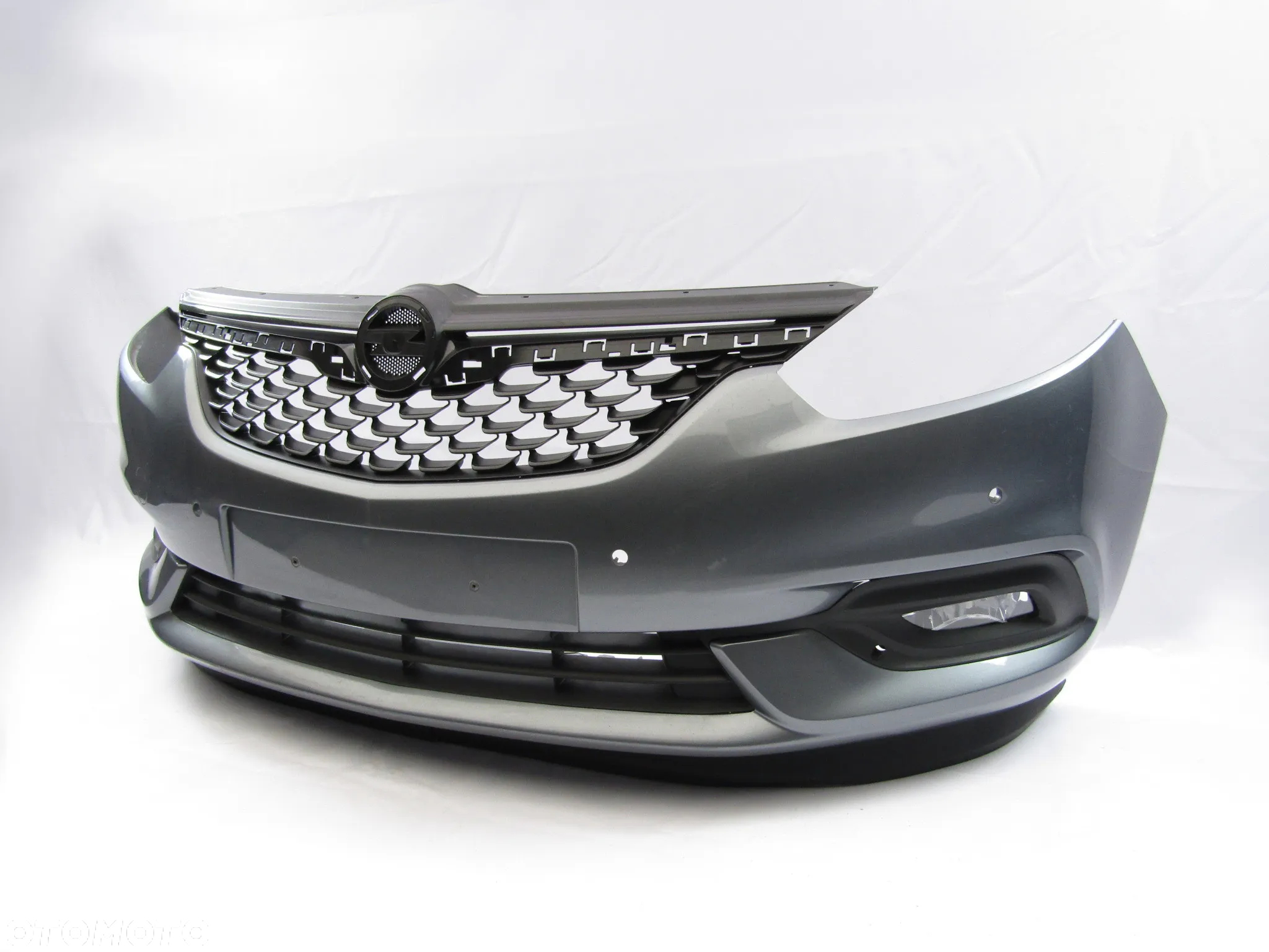 Zderzak przedni Opel Zafira C FL 16 - 19  Pdc-4  + Atrapa Kod lakieru 10B - 8