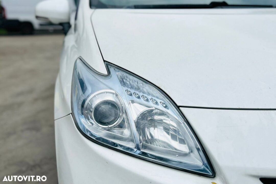 FAR DREAPTA TOYOTA PRIUS 3 - AN 2010 - 1