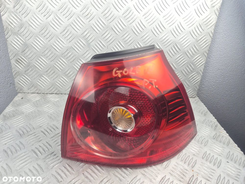 Lampa tylna strona lewa Volkswagen Golf V 1K6945095E - 1