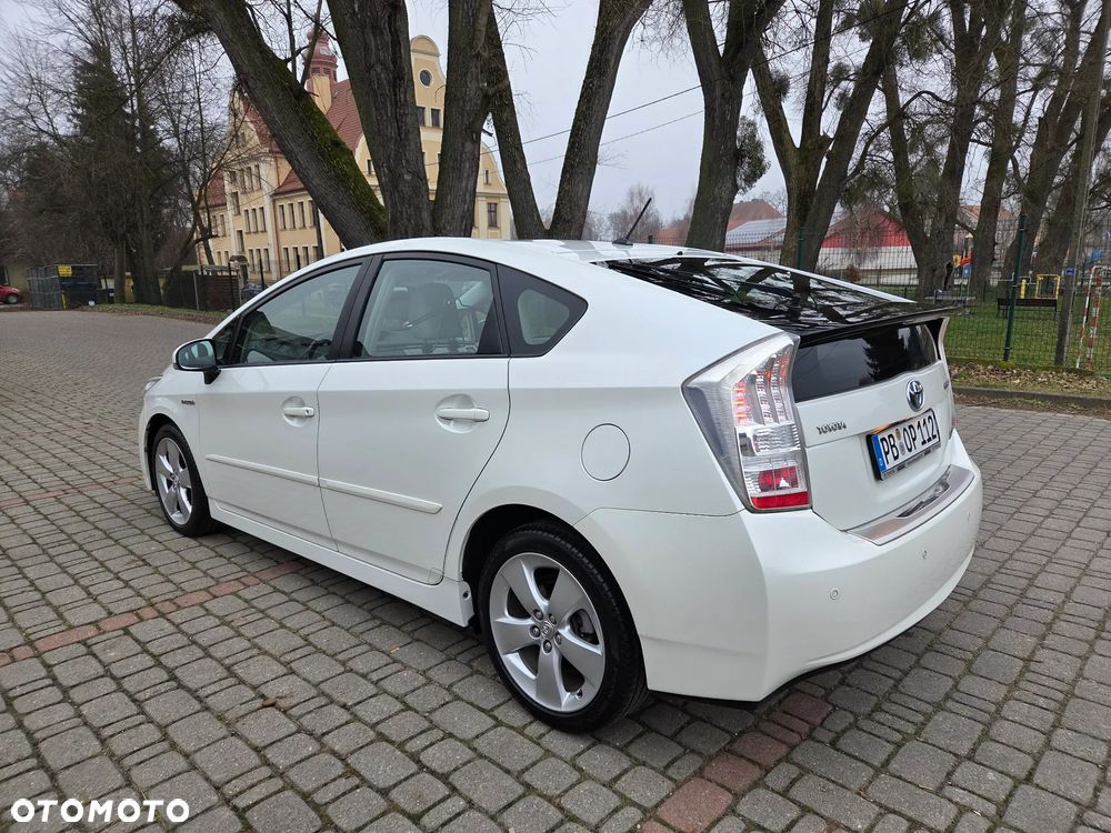 Toyota Prius (Hybrid) Executive - 2