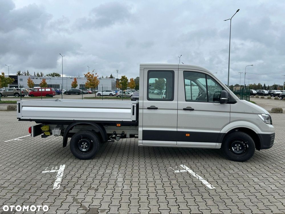 Volkswagen Crafter Crafter 35 Skrzyniowy z podwójną kabiną silnik: 2,0 l EU6 SCR 177 KM / skrzynia biegów: 4MOTION automatyczna 8-biegowa rozstaw osi: 3640 mm - 4