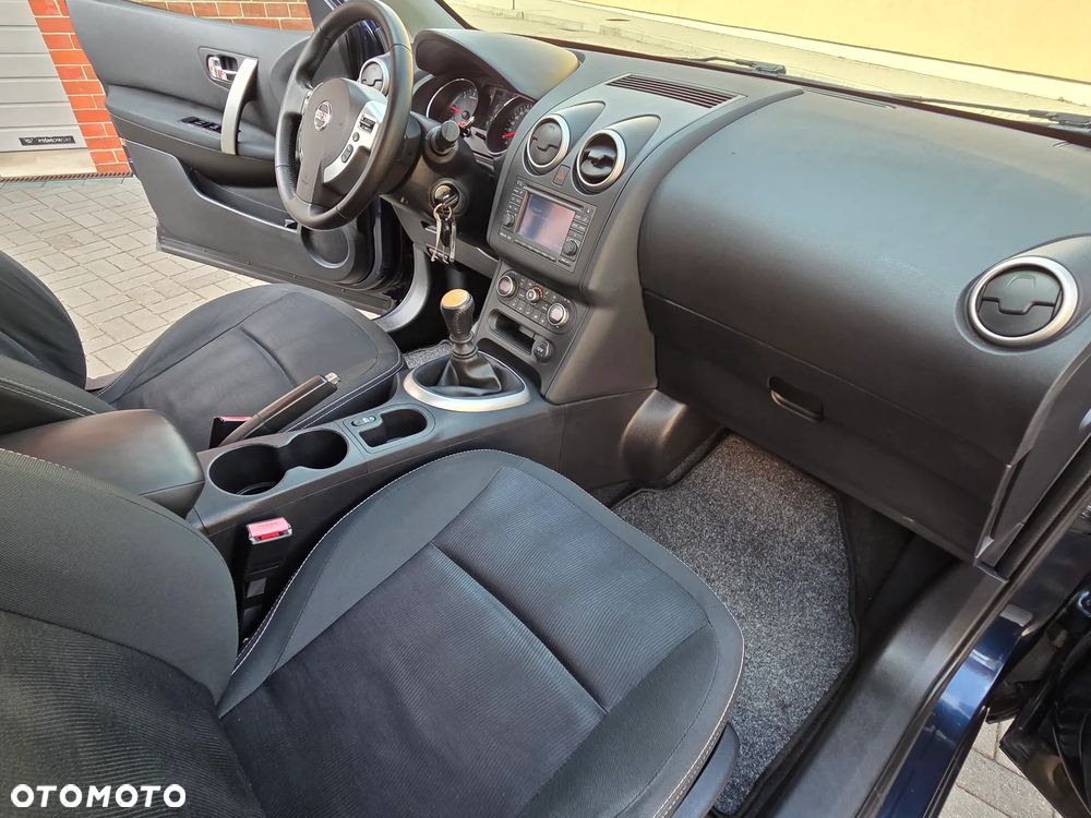 Nissan Qashqai 2.0 dCi DPF lounge - 22