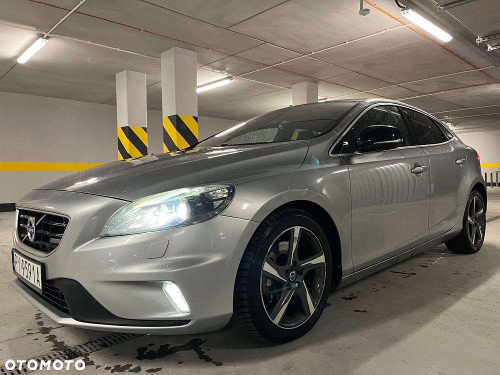 Volvo V40 D4 Drive-E R-Design Momentum - 1