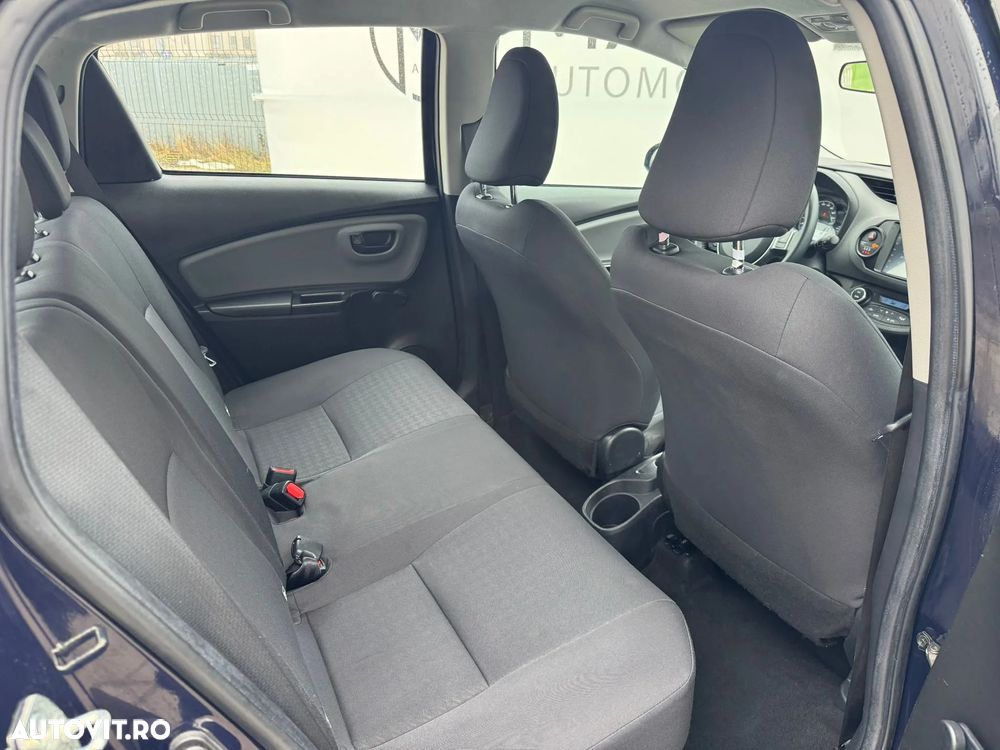 Toyota Yaris 1.5 VVT-i HSD Dynamic Bi-tone - 11