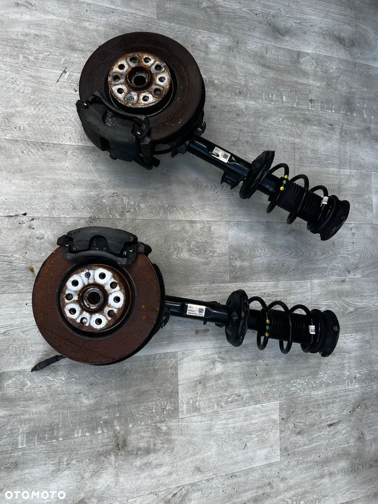 MACPHERSON ZAWIESZENIE AUDI Q3 5QF413031CH PRAWY LEWY - 1