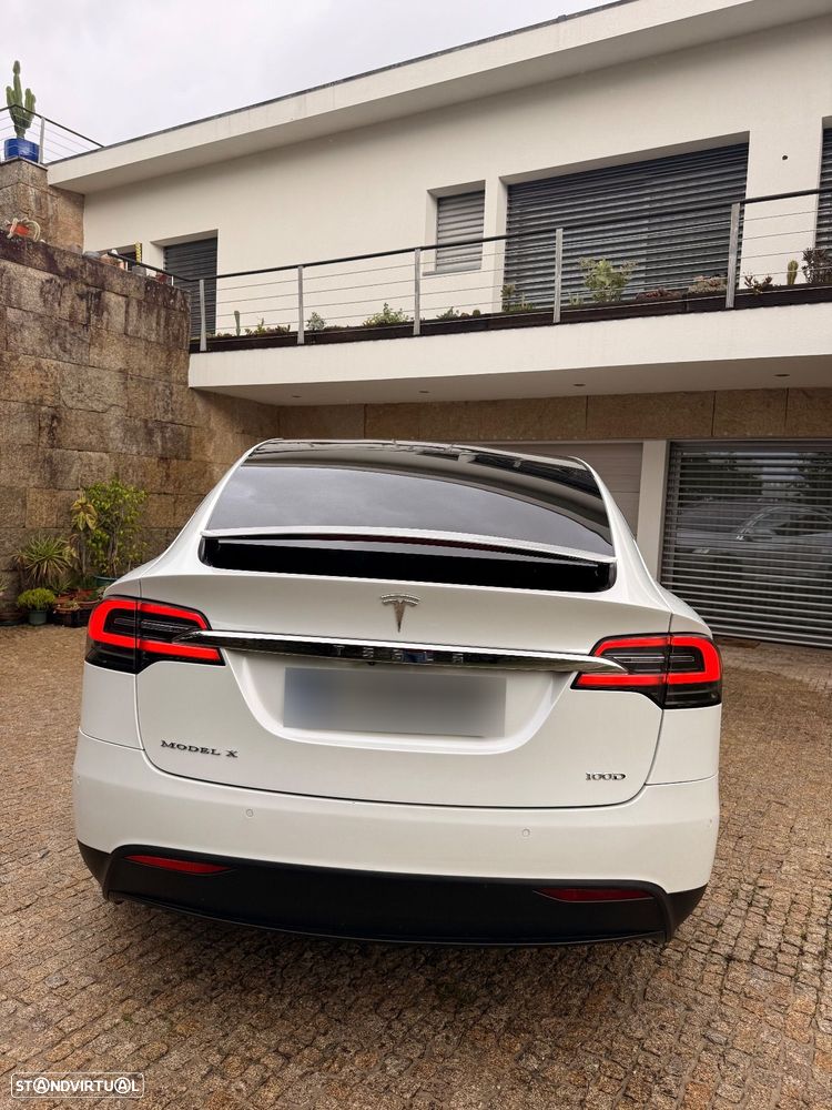 Tesla Model X - 5