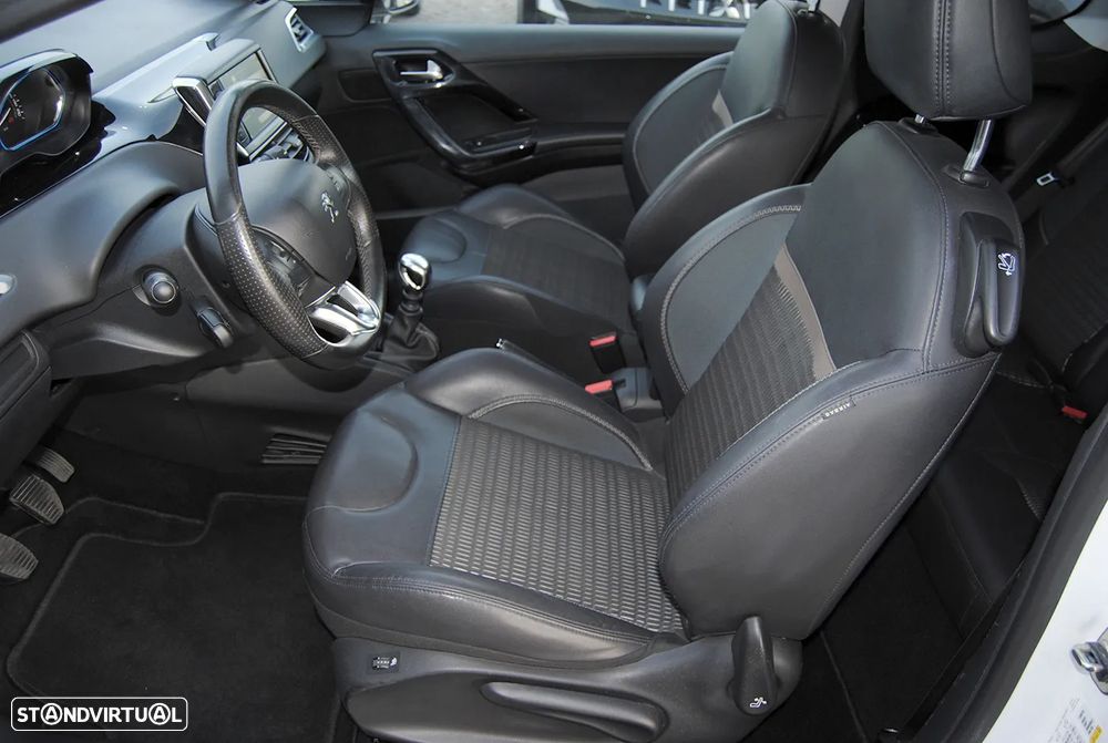 Peugeot 208 155 THP Allure - 16