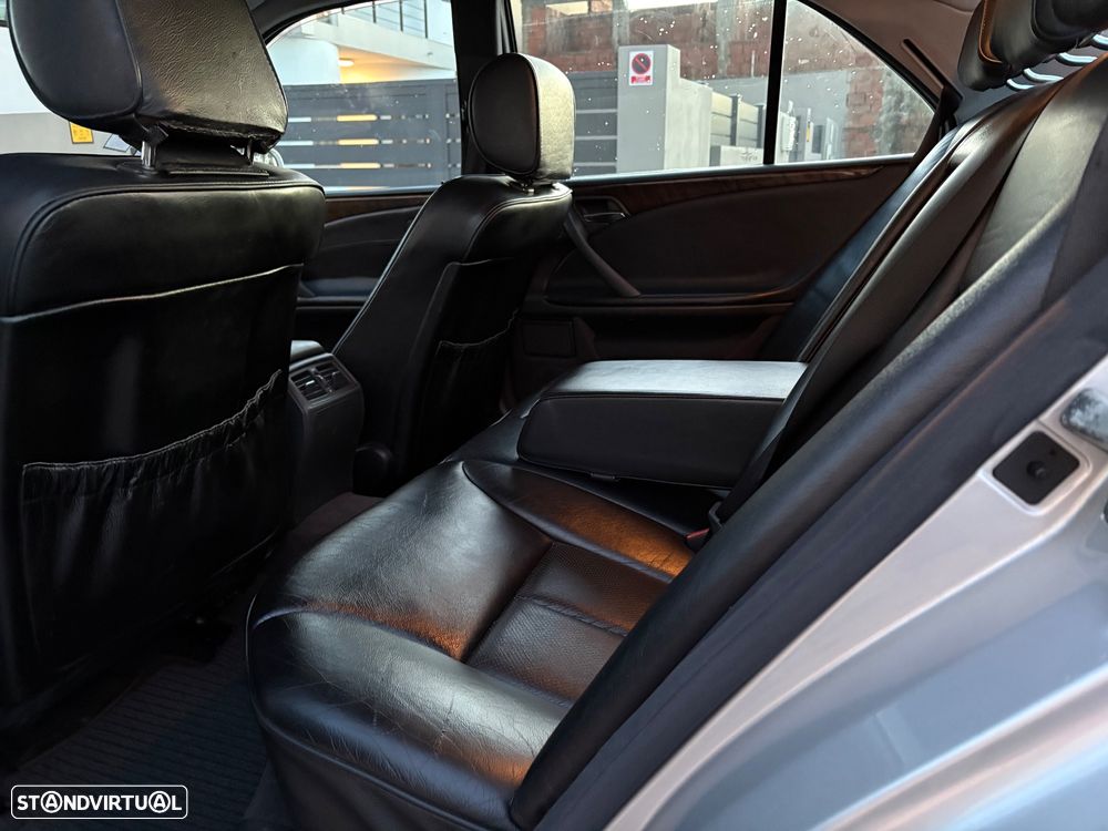 Mercedes-Benz E 240 Classic - 17
