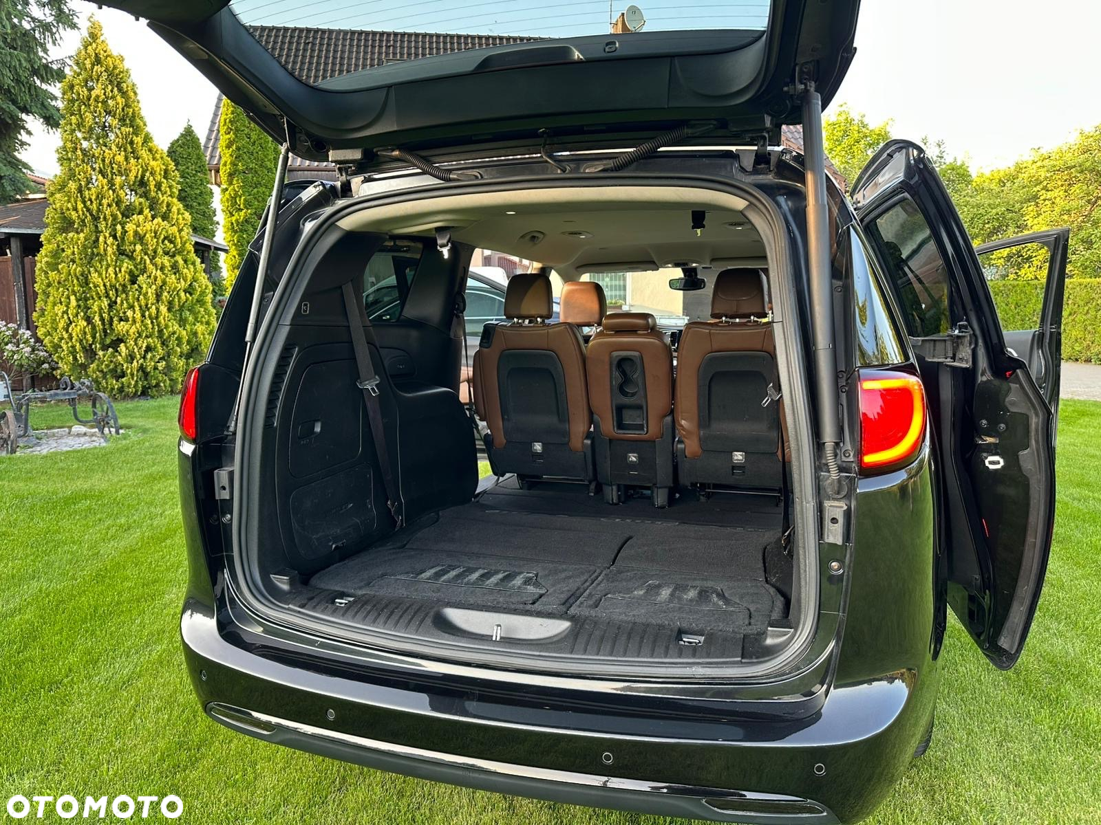 Chrysler Pacifica - 12