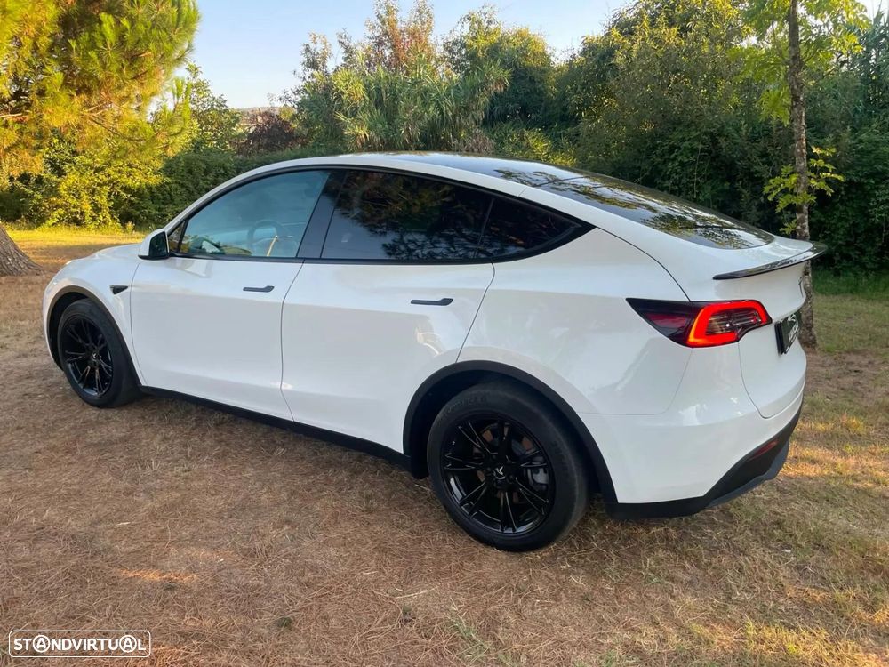 Tesla Model Y Long Range Dual Motor AWD — fotografia 37