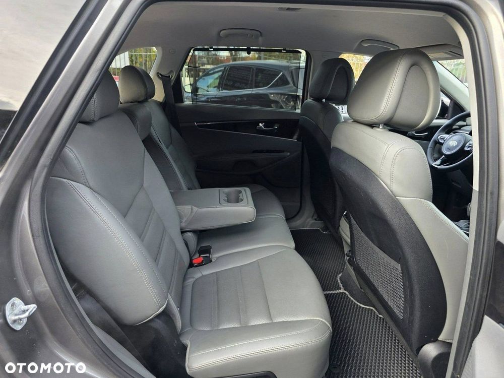 Kia Sorento - 31