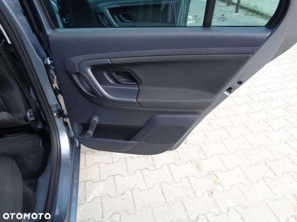Skoda Fabia 1.2 HTP Ambition Green tec - 32