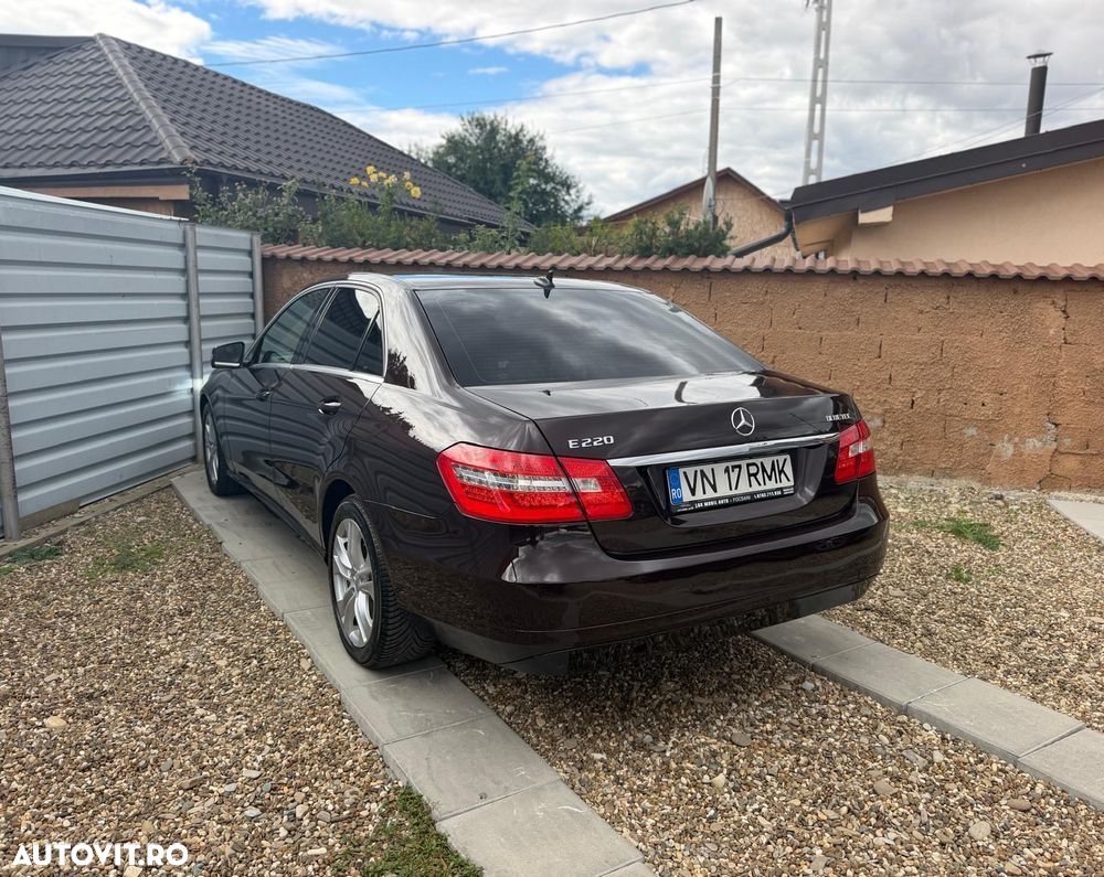 Mercedes-Benz E 220 CDI DPF BlueEFFICIENCY Automatik Elegance - 4