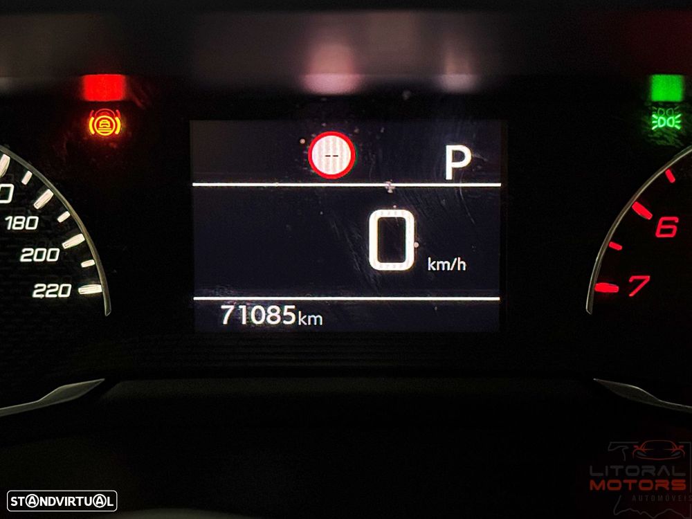 Peugeot 2008 1.2 PureTech Active Pack EAT8 - 26