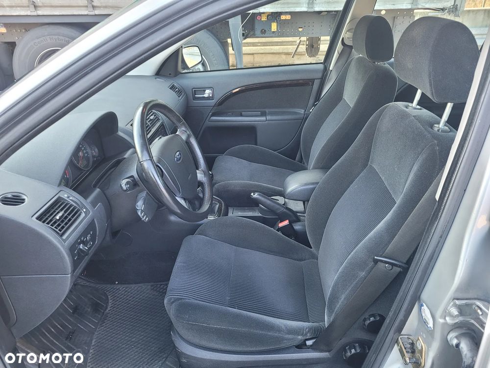 Ford Mondeo 1.8 Ghia - 11