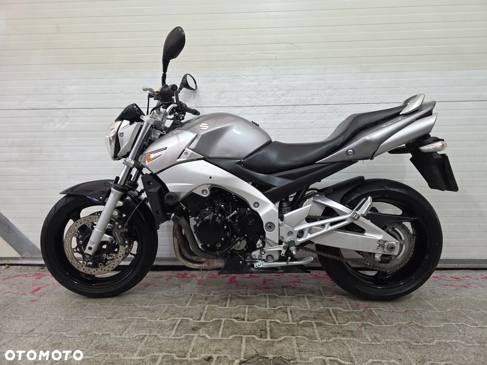 Suzuki GSR - 1
