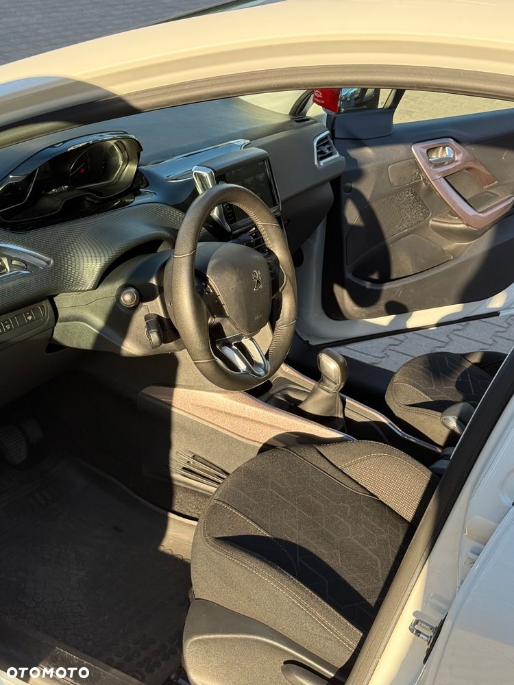 Peugeot 2008 1.2 Pure Tech Active S&S - 3