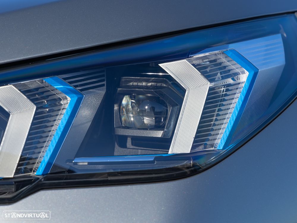 BMW iX2 eDrive20 Pack Desportivo M - 33