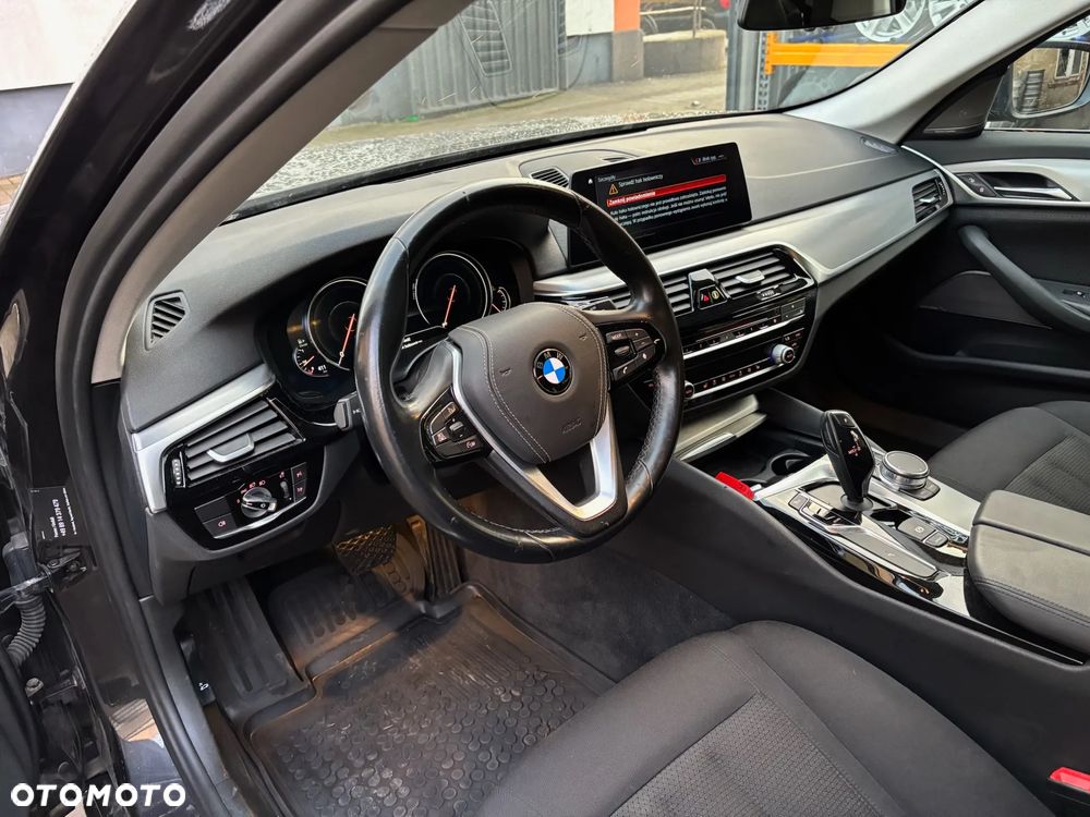 BMW Seria 5 520d - 27
