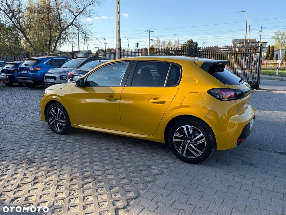 Peugeot 208 PureTech 100 EAT8 Allure - 11