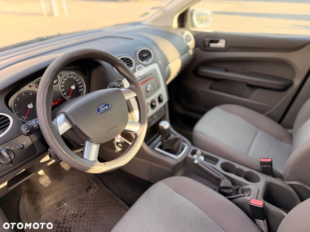 Ford Focus 1.6 16V Trend - 12