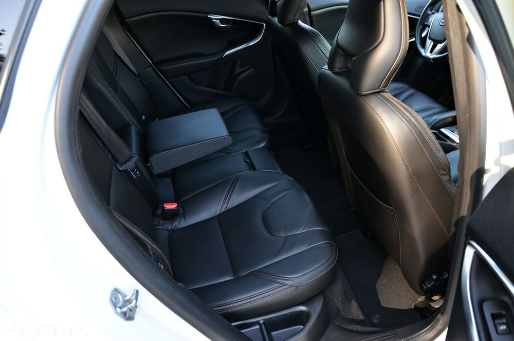Volvo V40 Cross Country T3 Drive-E Summum - 32