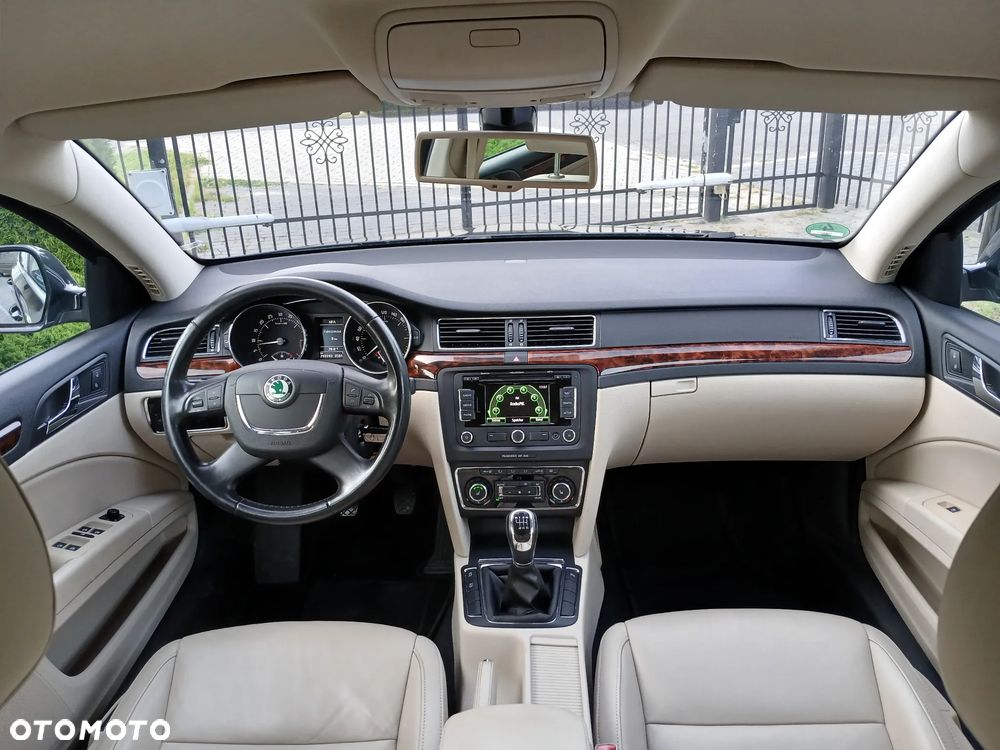Skoda Superb 2.0 TDI Exclusive - 30