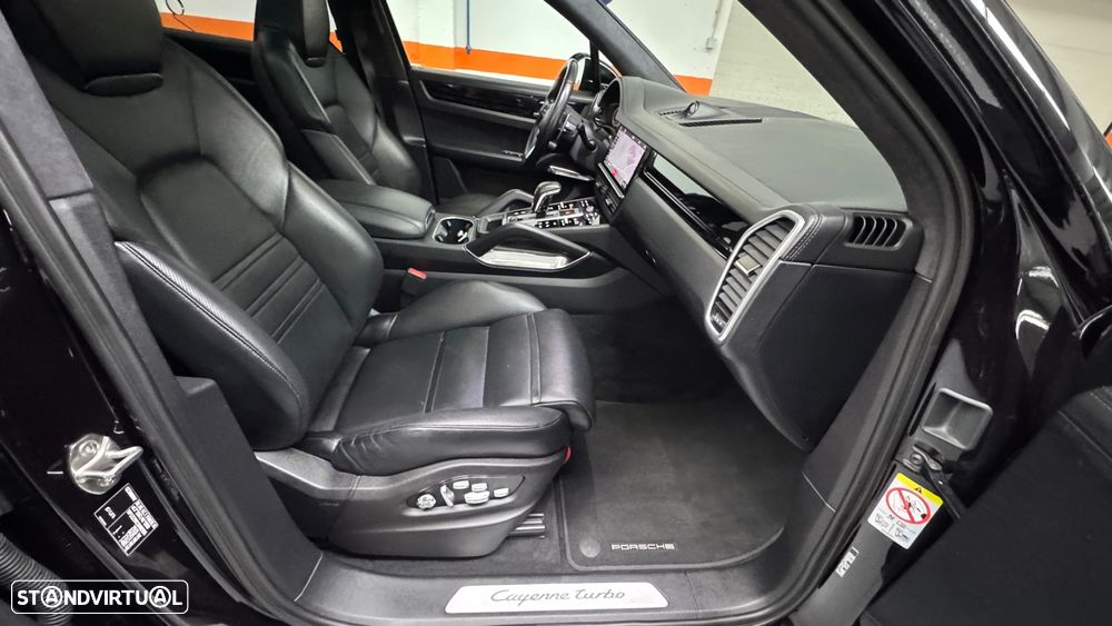 Porsche Cayenne Turbo - 26
