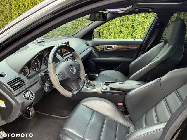 Mercedes-Benz Klasa C 63 AMG - 10
