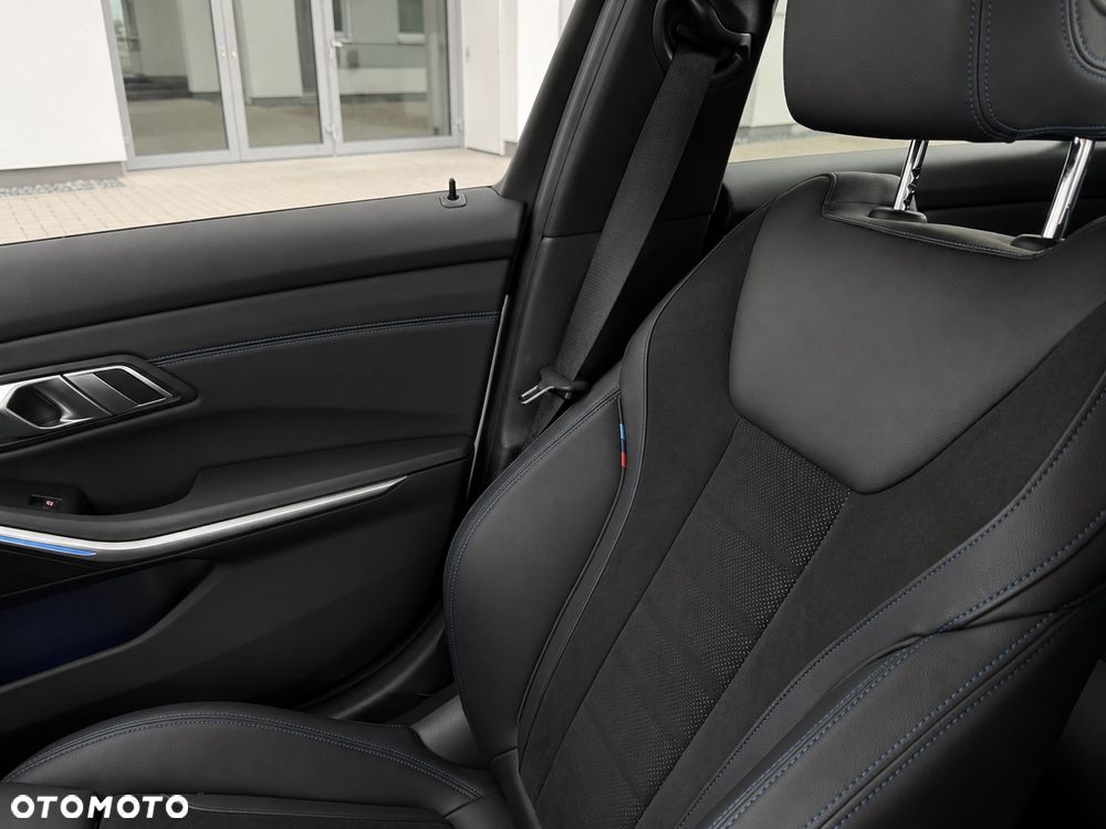 BMW Seria 3 330e xDrive M Sport sport - 17