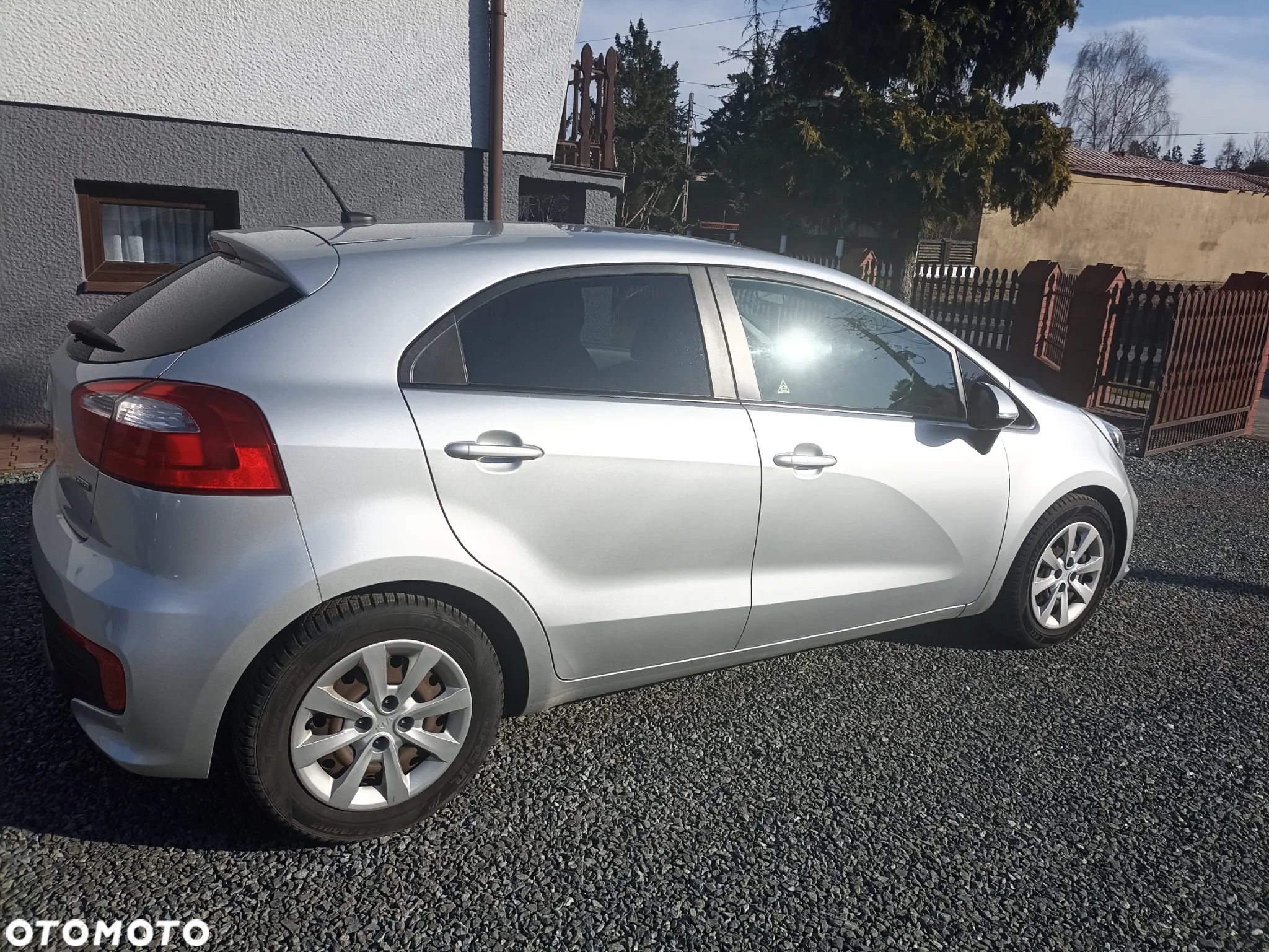 Kia Rio 1.4 crdi XL - 3