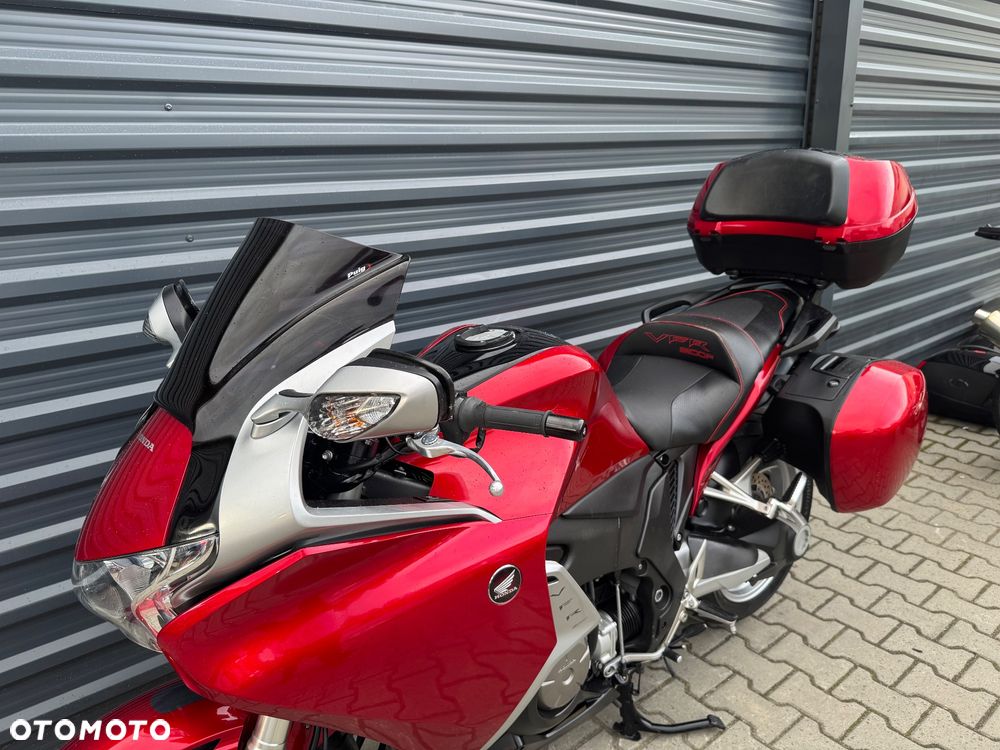 Honda VFR - 8