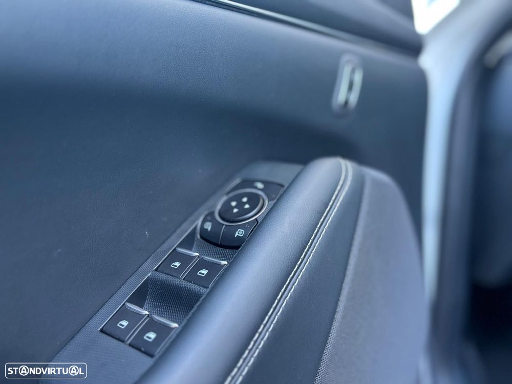 Ford Mustang Mach-E - 30