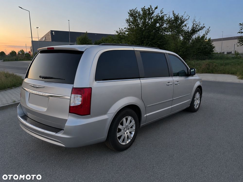 Chrysler Town & Country 3.6 Limited - 6