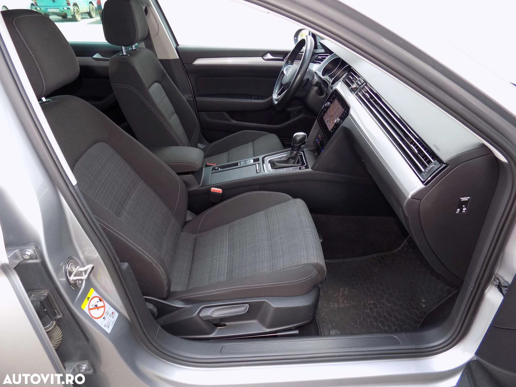 Volkswagen Passat 2.0 TDI DSG Comfortline - 23